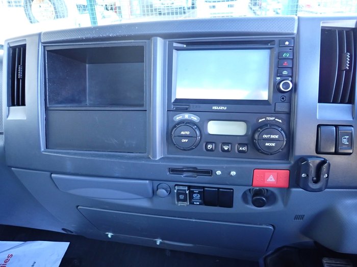 2016 ISUZU NPR 45-155 WHITE
