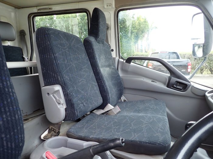 2014 HINO DUTRO 300 WHITE