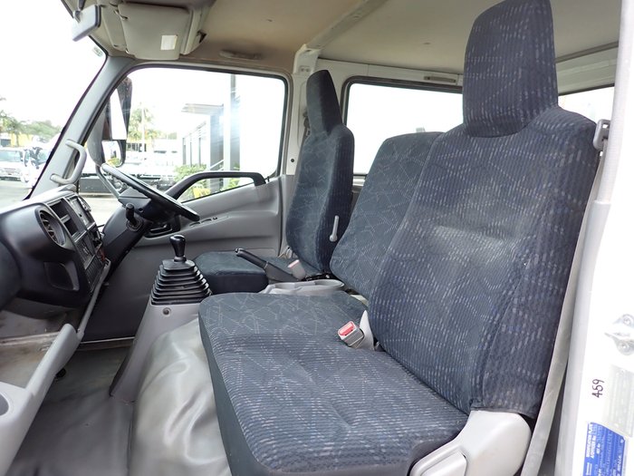 2014 HINO DUTRO 300 WHITE