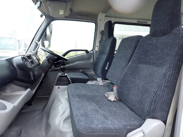 2014 HINO DUTRO 300 WHITE