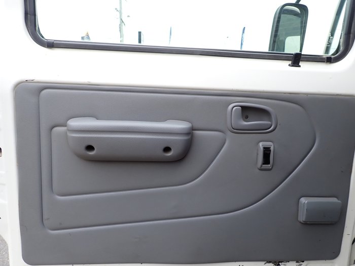 2014 HINO DUTRO 300 WHITE