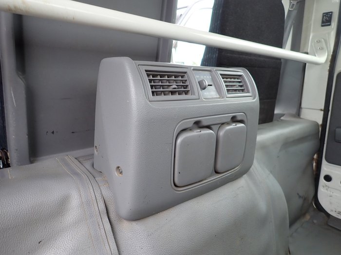 2014 HINO DUTRO 300 WHITE