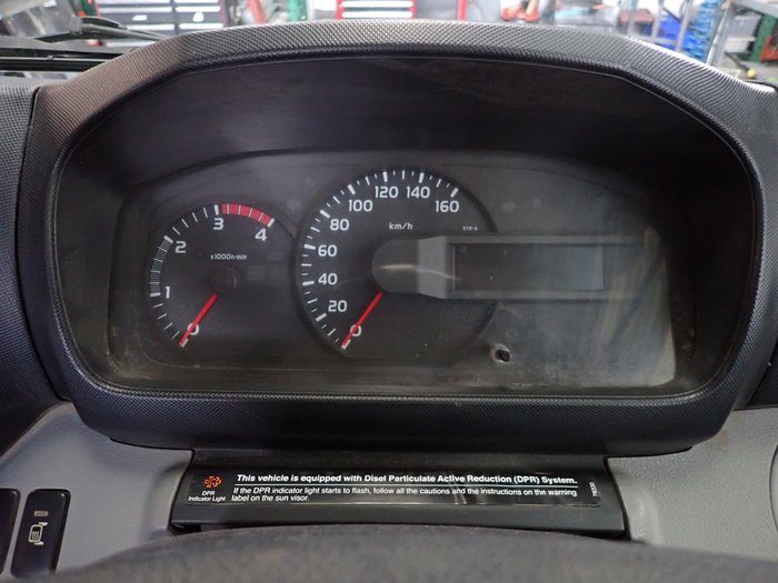 2014 HINO DUTRO 300 WHITE