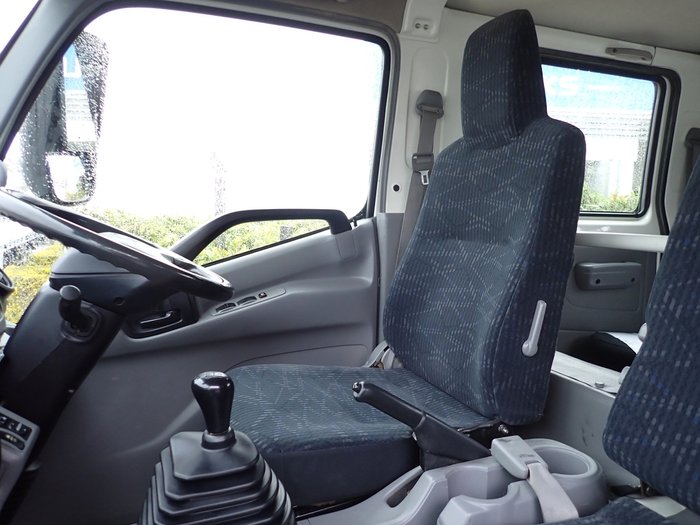 2014 HINO DUTRO 300 WHITE