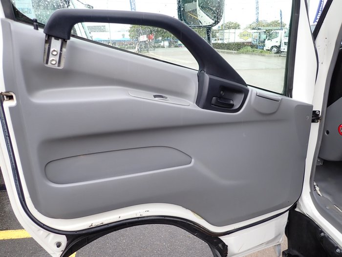 2014 HINO DUTRO 300 WHITE