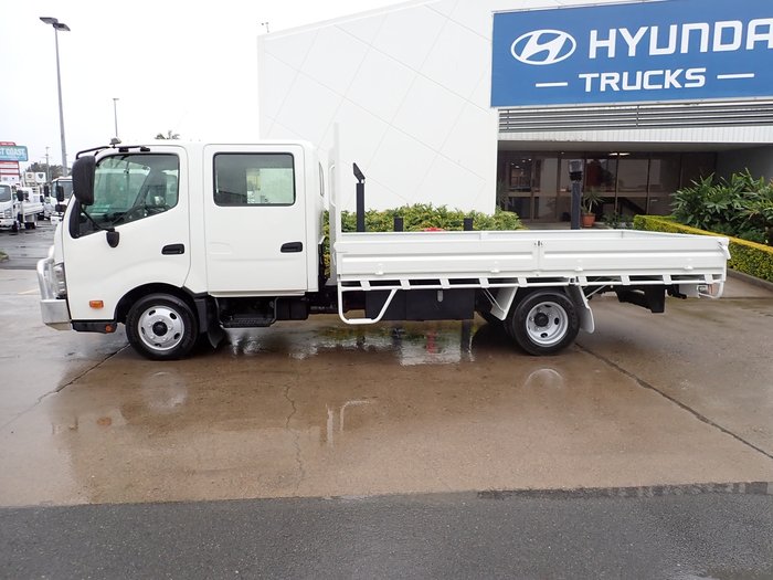 2014 HINO DUTRO 300 WHITE