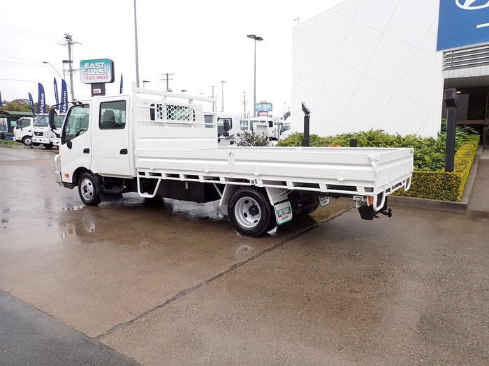 2014 HINO DUTRO 300 WHITE