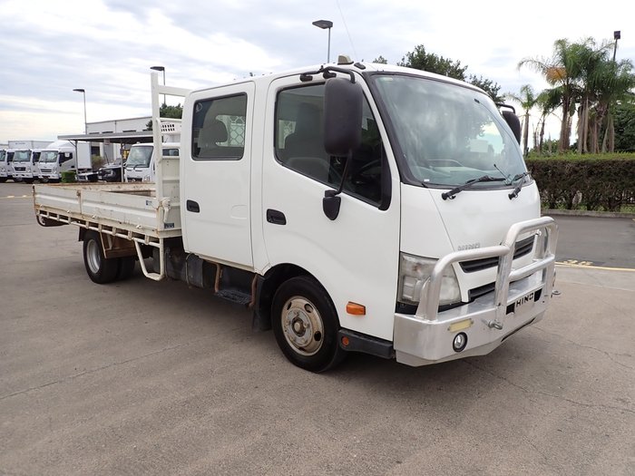 2014 HINO DUTRO 300 WHITE