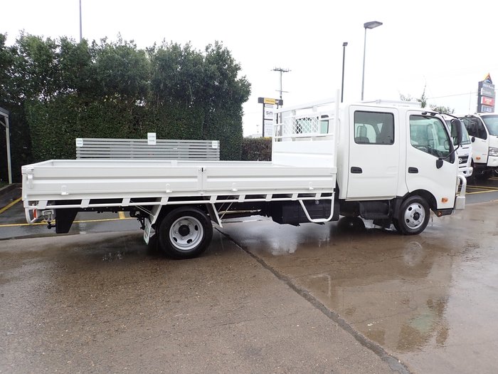 2014 HINO DUTRO 300 WHITE
