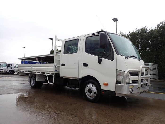 2014 HINO DUTRO 300 WHITE