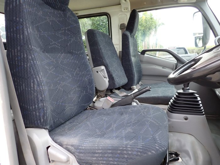 2014 HINO DUTRO 300 WHITE