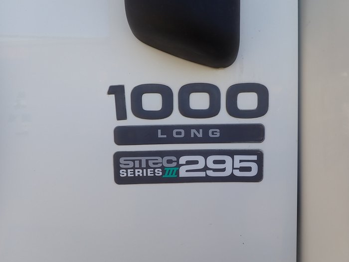 2011 ISUZU FVR 1000 WHITE