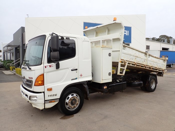 2016 HINO FE 1426 WHITE