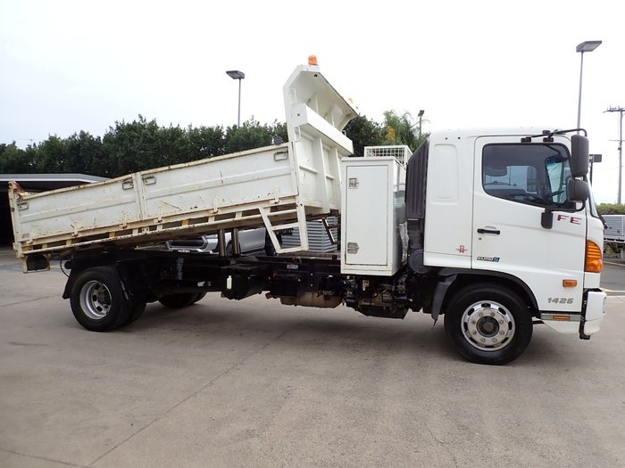 2016 HINO FE 1426 WHITE