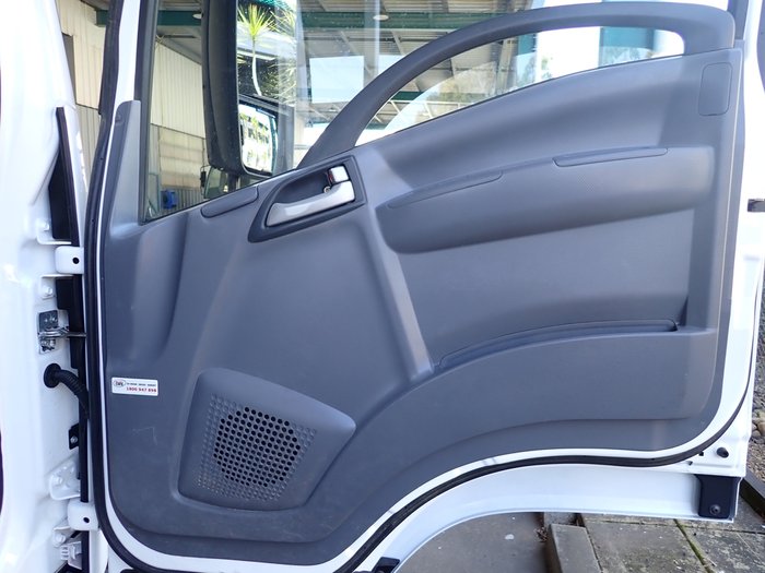 2018 ISUZU FRR 107-210 WHITE