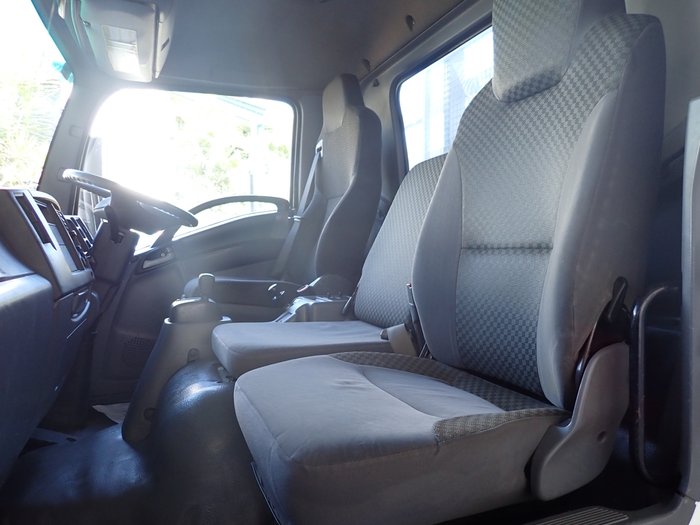 2018 ISUZU FRR 107-210 WHITE