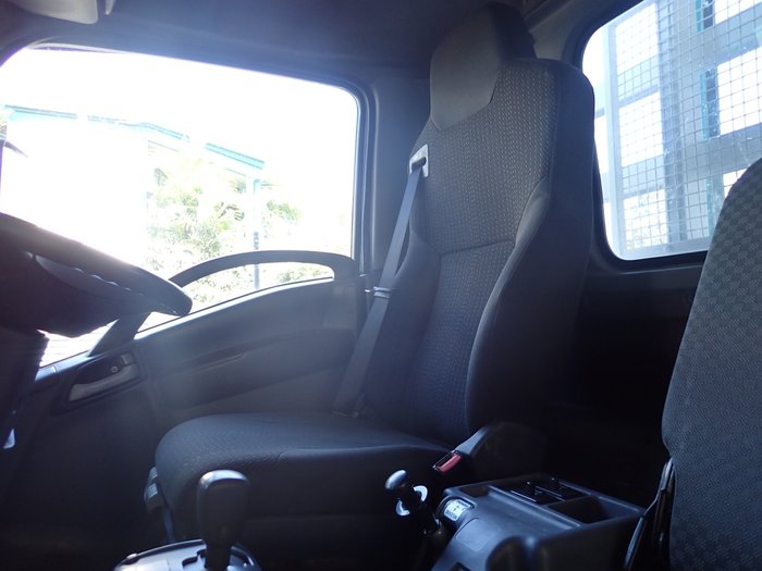 2018 ISUZU FRR 107-210 WHITE