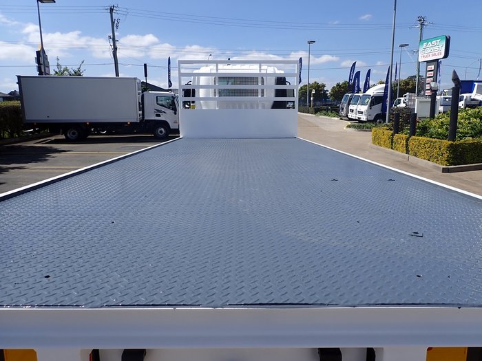 2018 ISUZU FRR 107-210 WHITE