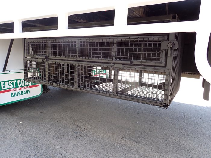 2018 HINO FG 1J WHITE