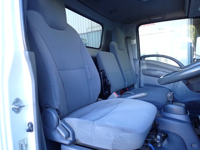 2015 ISUZU NQR 450 WHITE