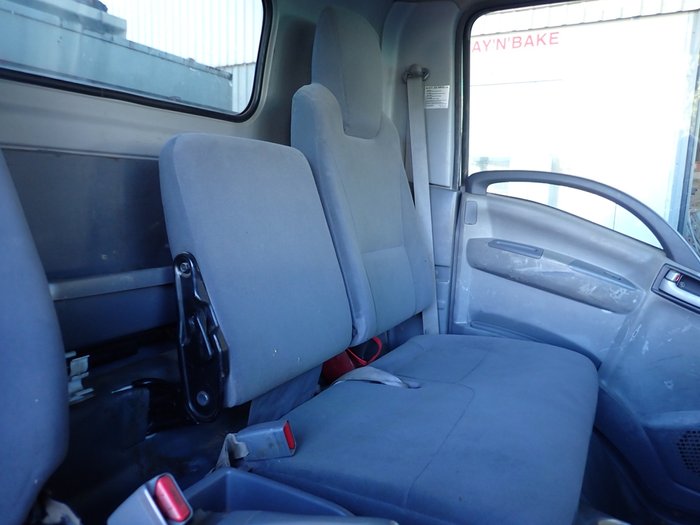 2015 ISUZU NQR 450 WHITE
