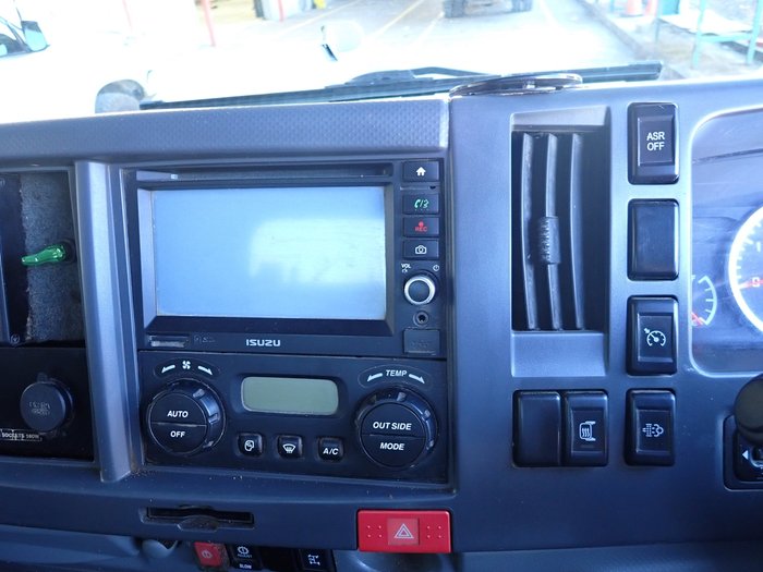 2015 ISUZU NQR 450 WHITE
