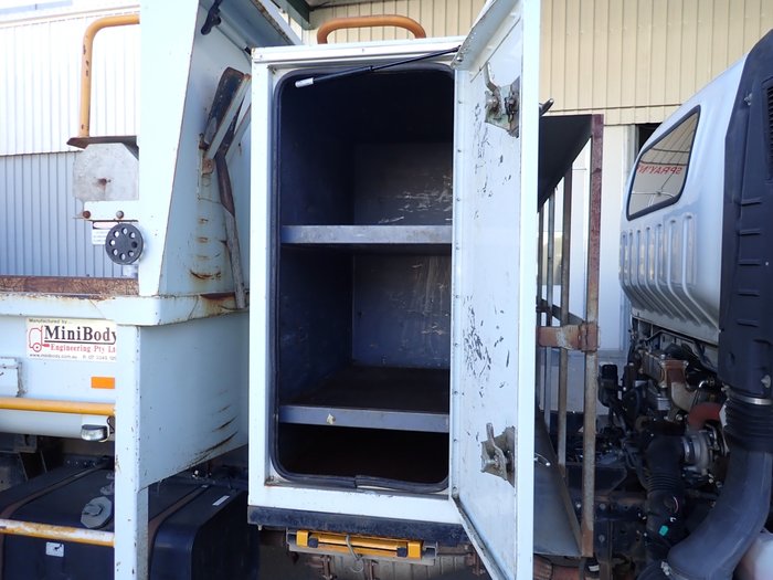 2015 ISUZU NQR 450 WHITE