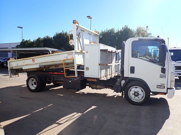 2015 ISUZU NQR 450 WHITE