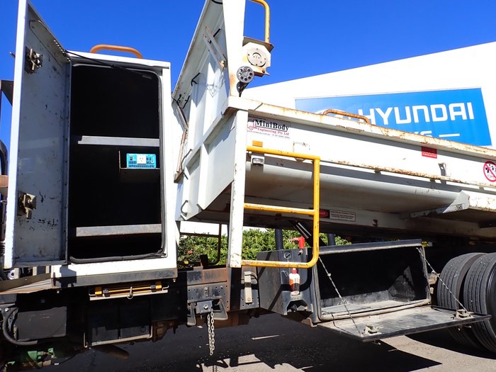 2015 ISUZU NQR 450 WHITE