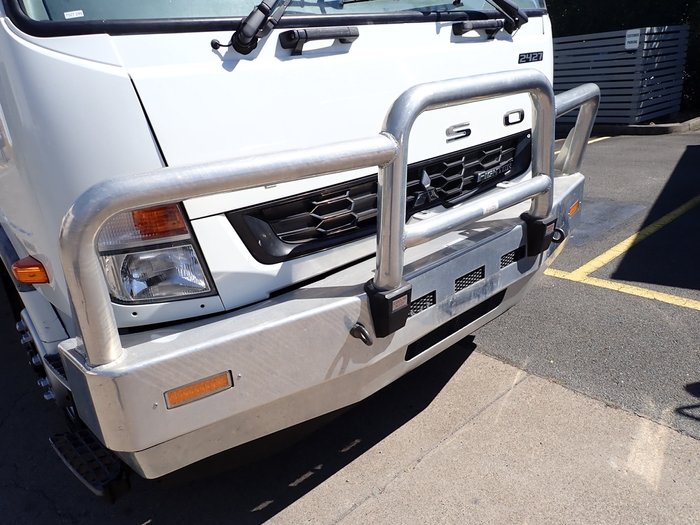 2017 MITSUBISHI FIGHTER 2427 WHITE