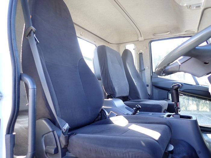 2017 MITSUBISHI FIGHTER 2427