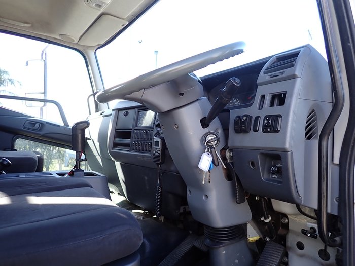 2017 MITSUBISHI FIGHTER 2427