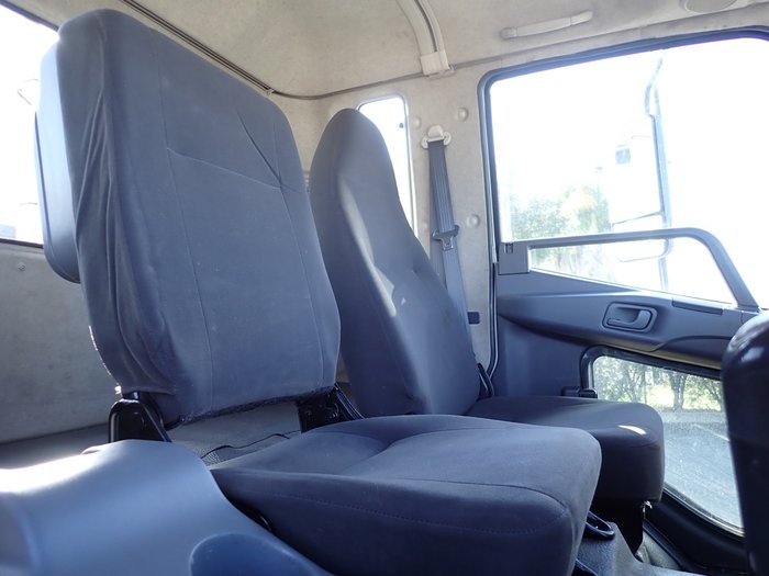 2017 MITSUBISHI FIGHTER 2427