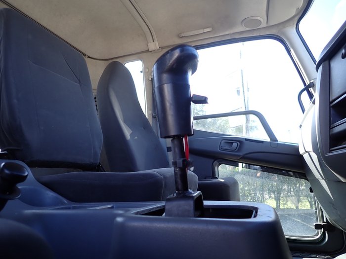 2017 MITSUBISHI FIGHTER 2427