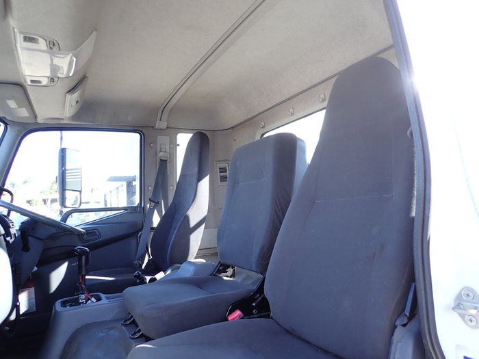 2017 MITSUBISHI FIGHTER 2427