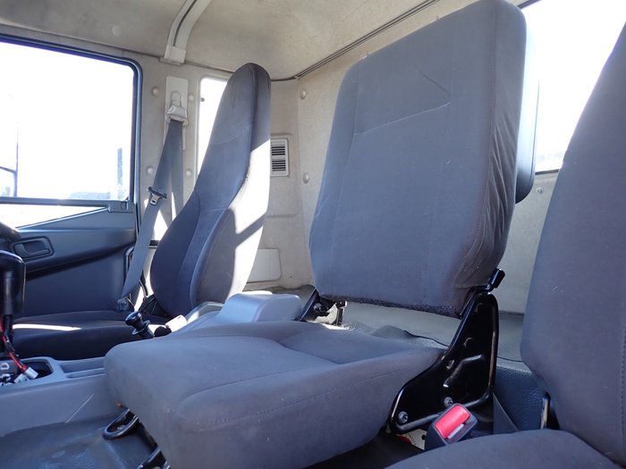 2017 MITSUBISHI FIGHTER 2427