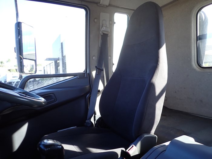 2017 MITSUBISHI FIGHTER 2427