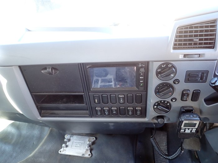 2017 MITSUBISHI FIGHTER 2427