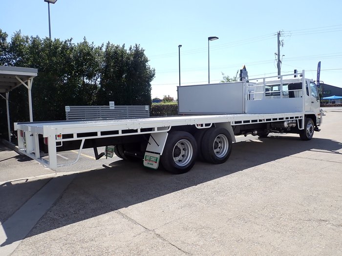 2017 MITSUBISHI FIGHTER 2427