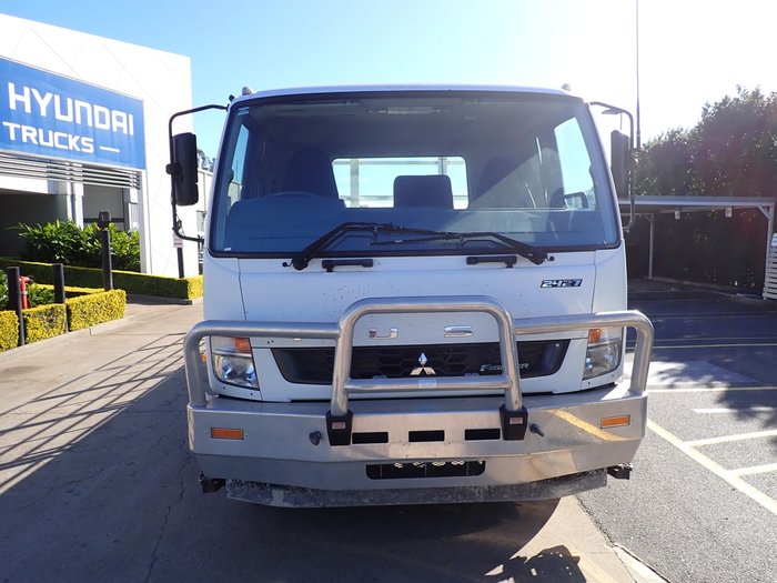 2017 MITSUBISHI FIGHTER 2427 WHITE