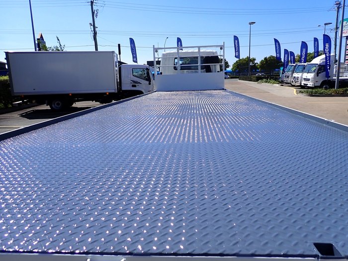 2017 MITSUBISHI FIGHTER 2427