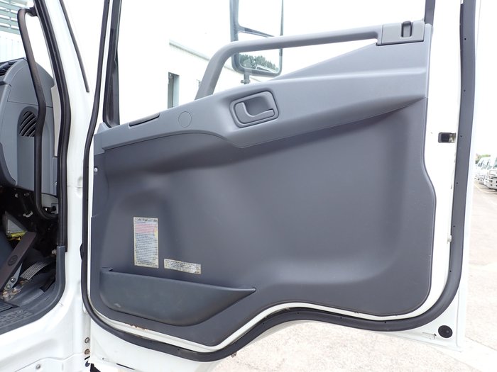 2018 MITSUBISHI FIGHTER 1427 WHITE