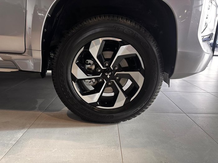 2024 Mitsubishi Pajero Sport GLS
