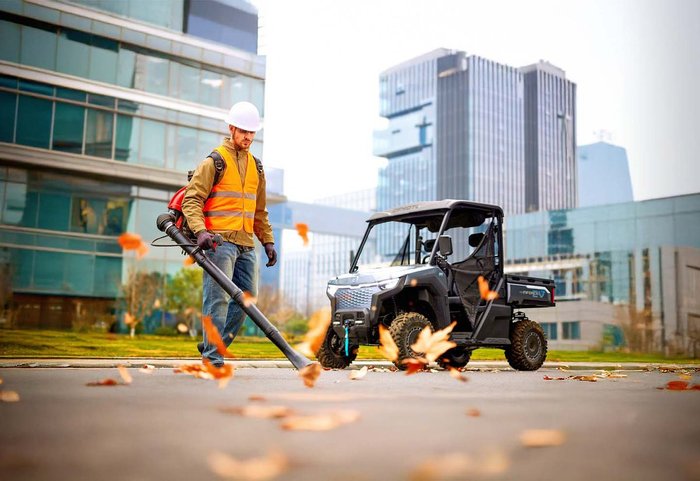 2025 CFMOTO U6 EV Metallic Grey