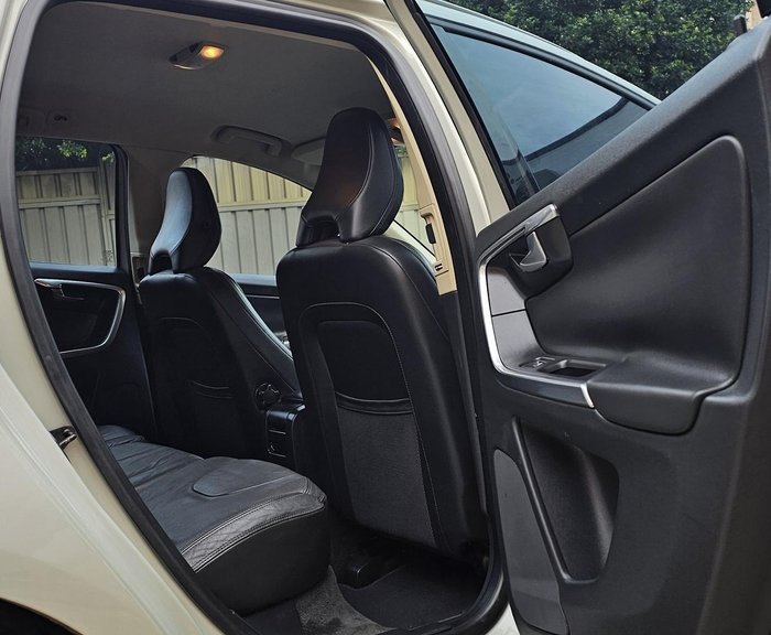 2012 Volvo XC60 D4 Teknik MY13 Ice White
