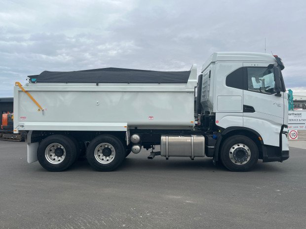 2025 Iveco S-WAY AS 550  