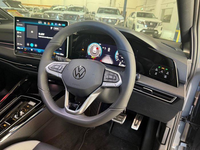 2025 Volkswagen Golf 110TSI R-Line