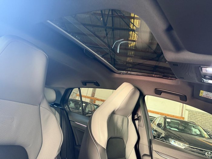 2025 Volkswagen Golf 110TSI R-Line