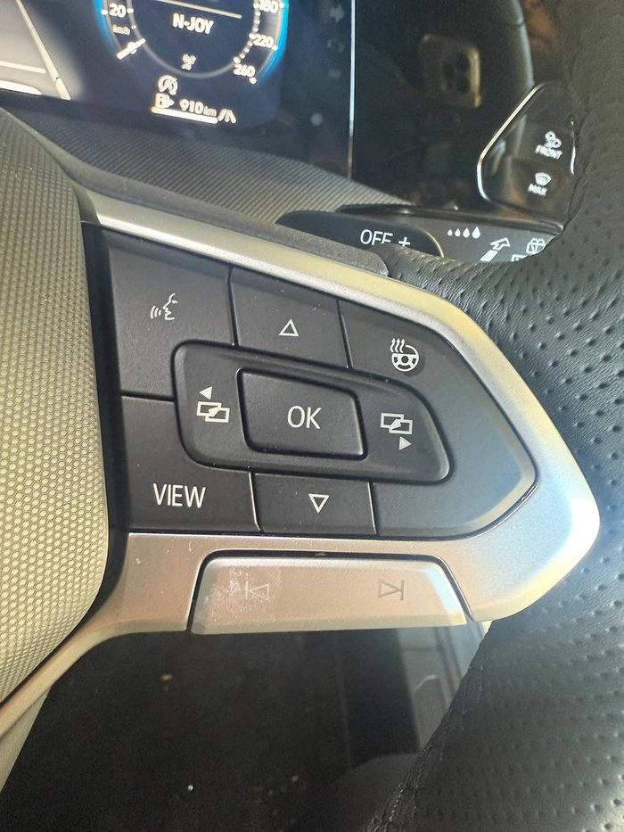 2025 Volkswagen Golf 110TSI R-Line