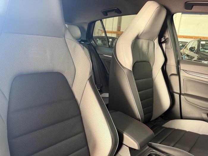 2025 Volkswagen Golf 110TSI R-Line